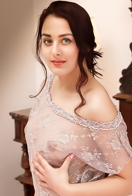 Olivia Honey Sultry Beauty Will Seduce You With Her Passionate Green Eyes