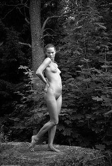 Black and white pic model Evginia