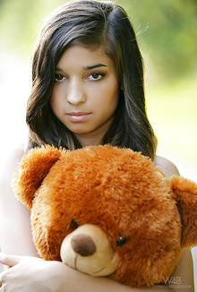 Nika barely legal teen oudtoor naked with bear