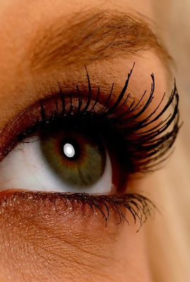 Brea Bennett shows her nipple up close