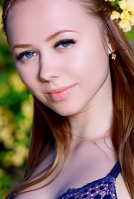 Julia Sweet With Lovely Breasts And Shaved Pussy