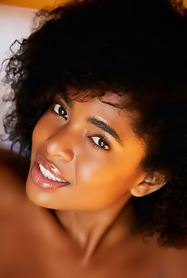 Luna C Luna C in Glamour