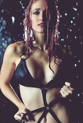 Jaclyn Glenn gets her nice body wet in the rain