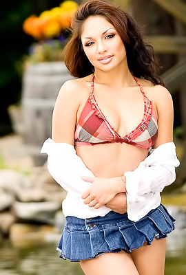 Cute tattooed brunette