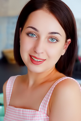 Alin Luxe Revealing Her Luscious Ass And Parting Her Soft Thighs