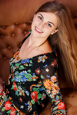 Bella Libre Sultry Brunette Feminine Beauty