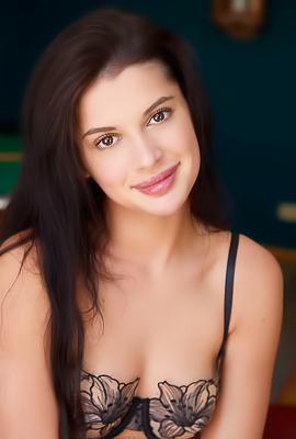 Asandra Dewy Invites You To Admire Every Delightful Detail Of Her Beautiful Body