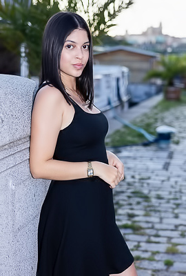 Gia Rosse Strips And Plays With Pussy