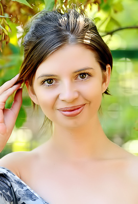 Simona Enjoying To Show Her Naked Body