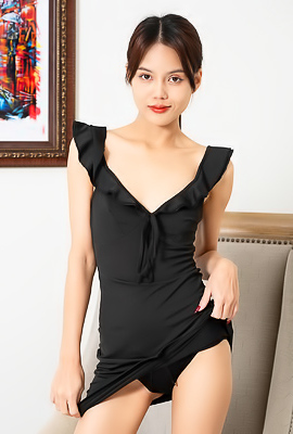 Rose Sarinz Tantalizes In Late-night Striptease With Heels And Spread Legs