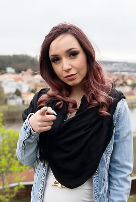 Jessie Clark Dominates with Blowjob Trust