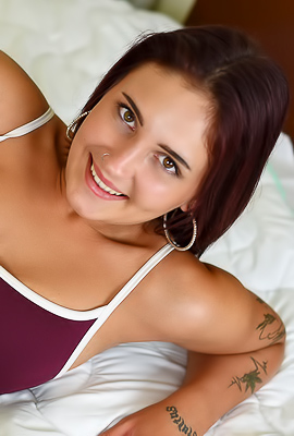 Holly Vidis turns the bedroom into her toy room and vibes along every tantalizing inch