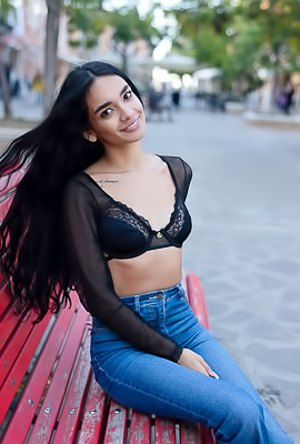 Dulce Looks Super-hot And Sexy