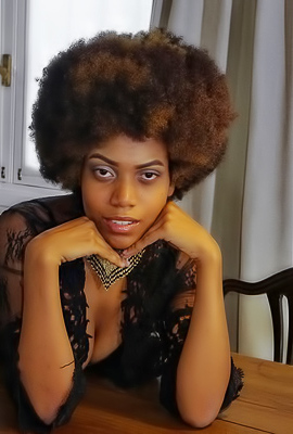 Lila C Full Breasts Hugged By Her Black-lace Bra