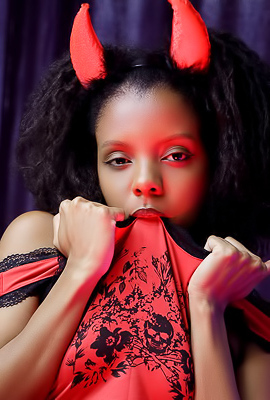 Sukki T Parts Her Silky Thighs To Flaunt The Wild Curls