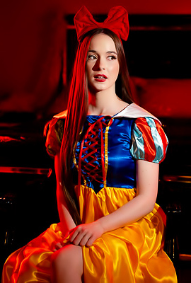 Bianca Beauchamp And Hazel Moore With Tight Natural Curves In Snow White XXX: A Porn Parody