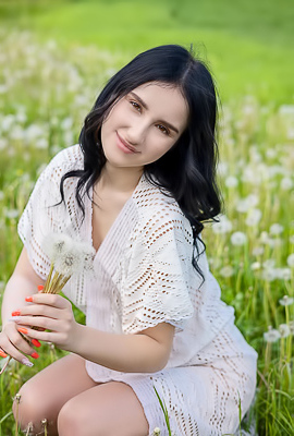Sasha Jane Unveils Her Curves To Morning Sun Amid Wildflowers