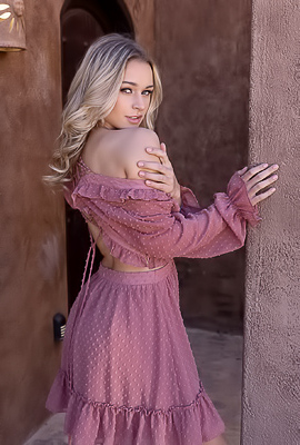 Tavia Seductive Curves And Confident Expressions Shine In This Stunning Set